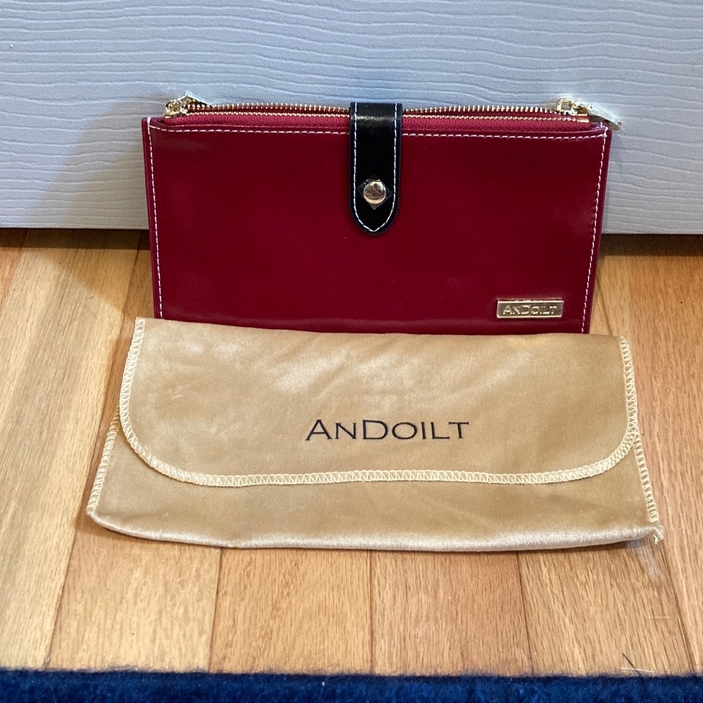 NWOT - RFID Andoilt Leather Wallet